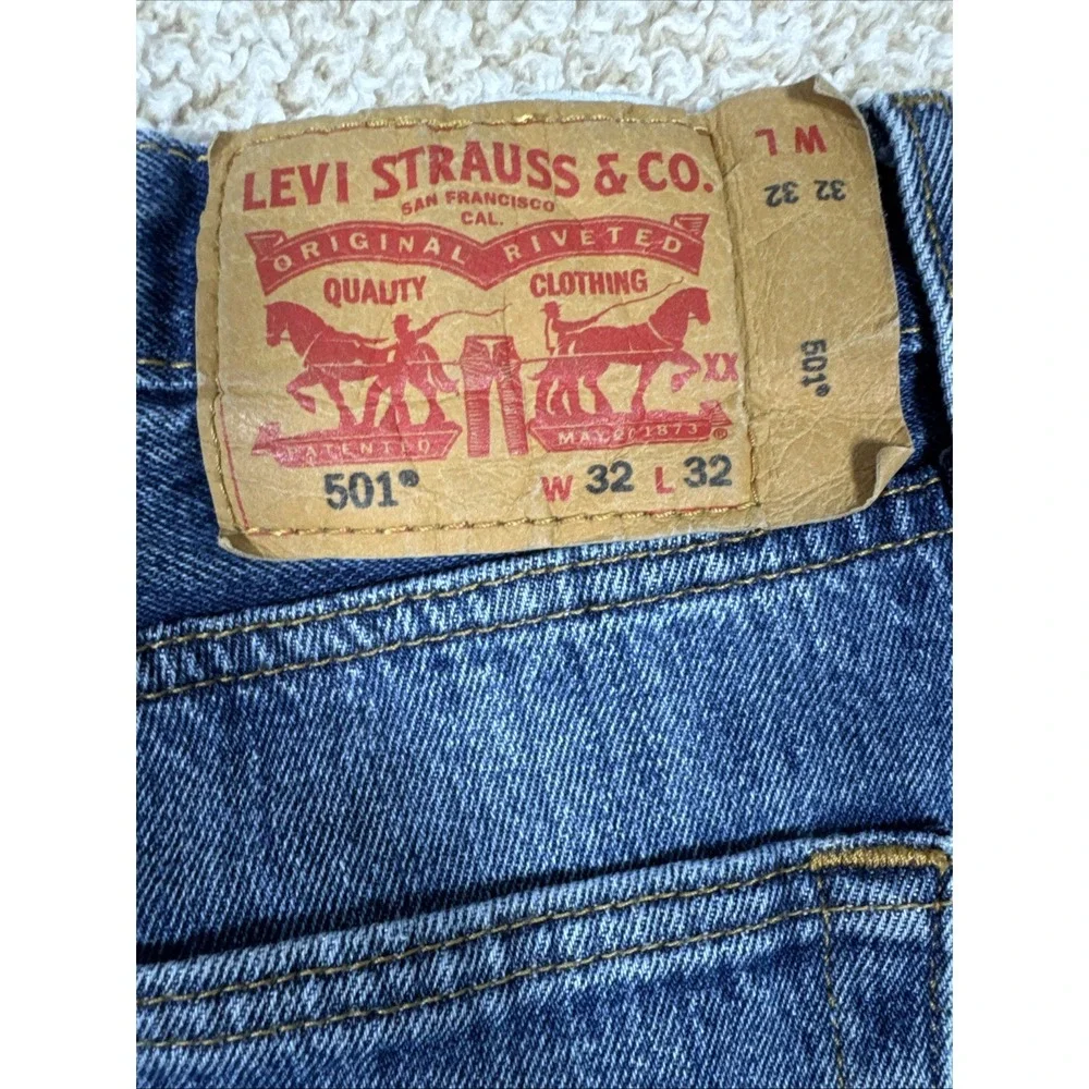 Levis 501 Original Fit BUTTON FLY Jeans Men 32x32 Medium Wash Blue Straight Leg